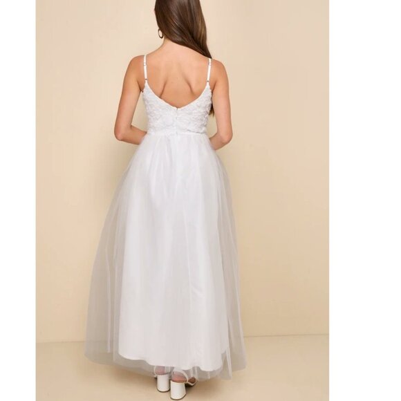 Lulus Graceful Beauty White 3D Floral Tulle Sleeveless Maxi Dress Medium New NWT - Picture 3 of 13
